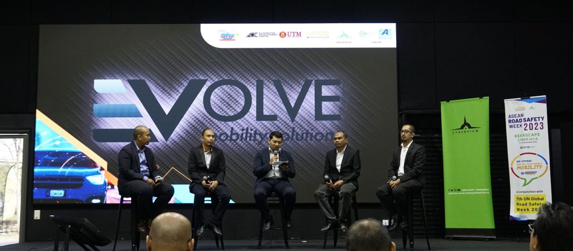 EVOLVE-Empowering-Road-Safety-through-Electric-and-Autonomous-Vehicles-Moderator